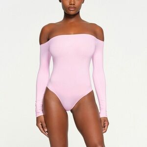 NWT Skims limited edition Essential bodysuit off the shoulder - size 2x-3x